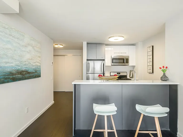 235 E 44th St #11B — Photo 2