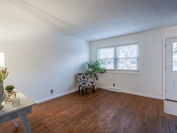 3rd image of 1607 Hovey Ave