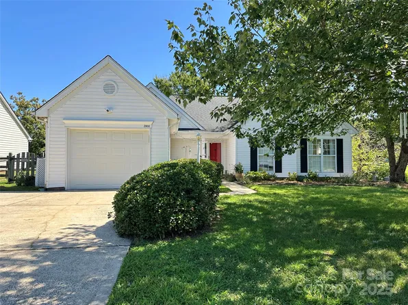 3900 Canterbrook Dr, Charlotte, NC 28269
