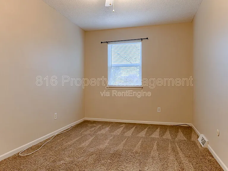 164 SW Robin Rd — Photo 17
