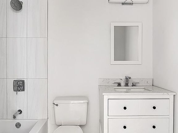 5th image of 201 W 74th St APT 15B