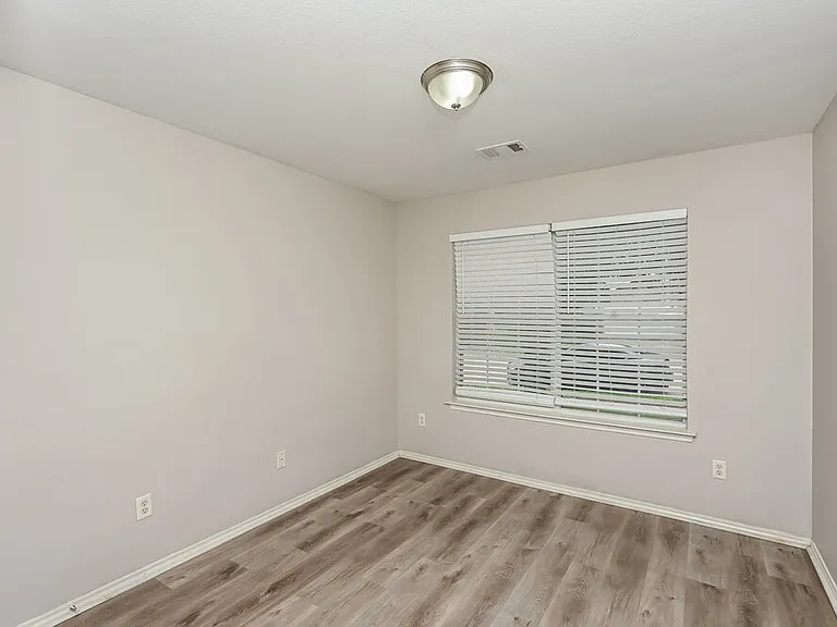 1108 Boxwood Dr — Photo 13