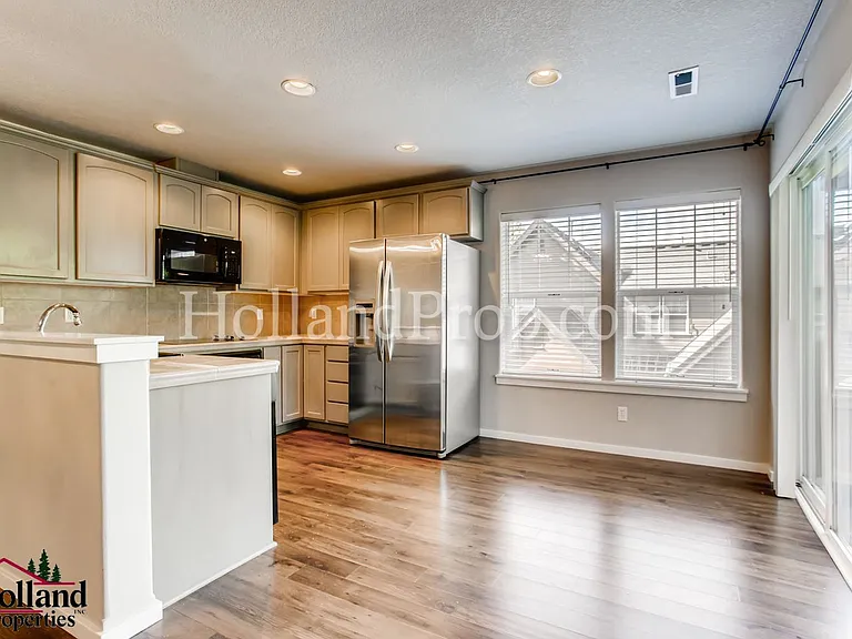 977 NE 73rd Ave — Photo 14