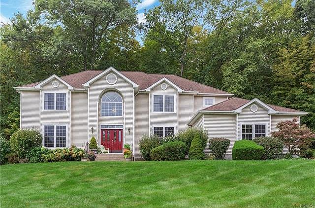 1st image of 39 Pennebrook Ln