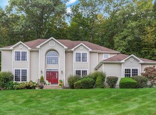 39 Pennebrook Ln, Carmel, NY 10512