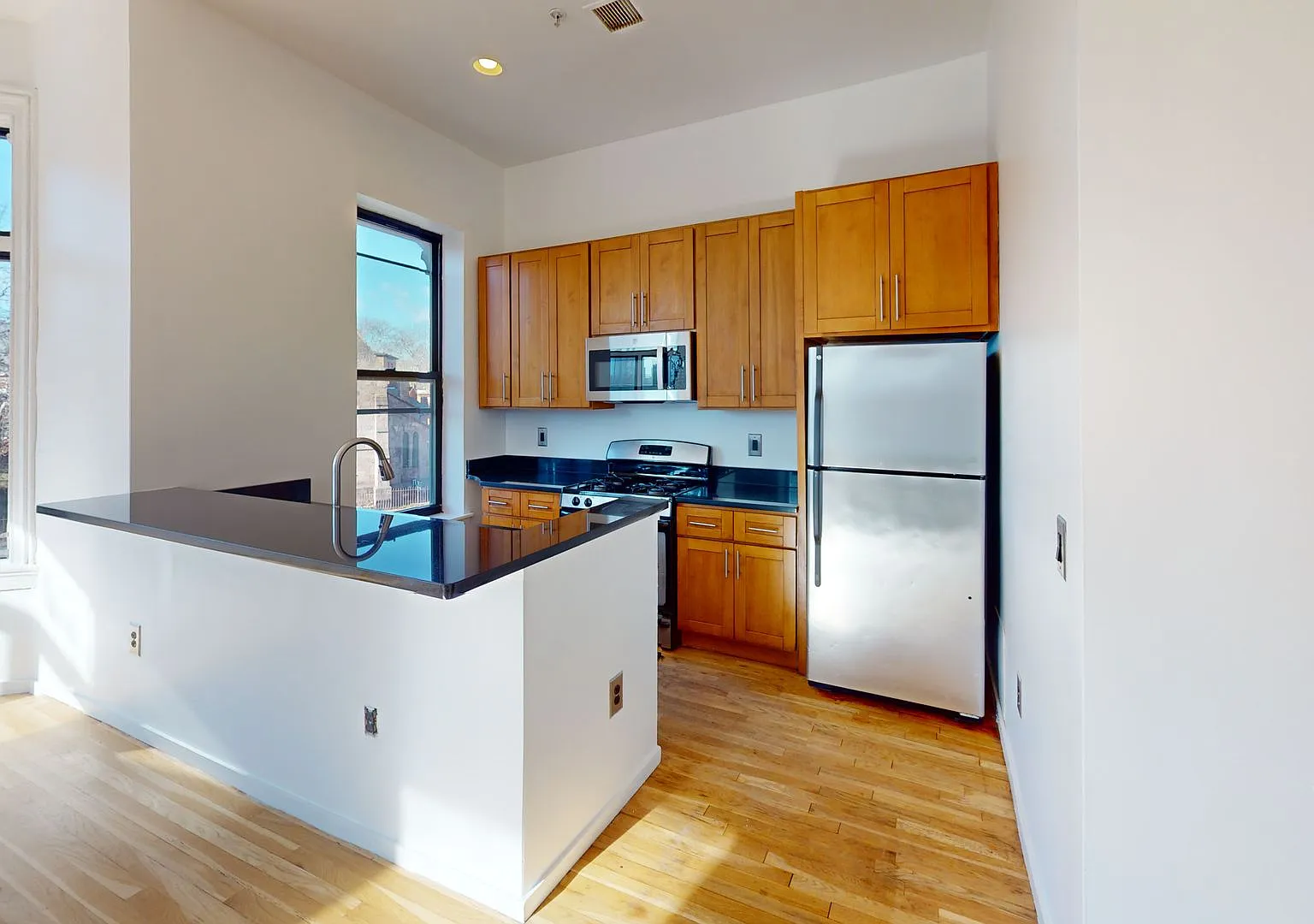 402 Broad St — Photo 1