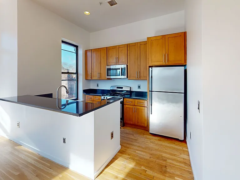 402 Broad St — Photo 1