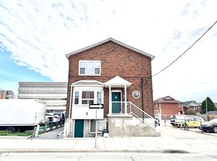 63 Celina St #3, Oshawa, ON L1H4N1
