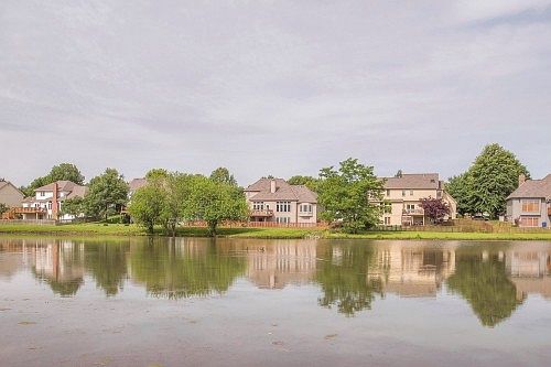 2nd image of 405 SE Williamsburg Dr