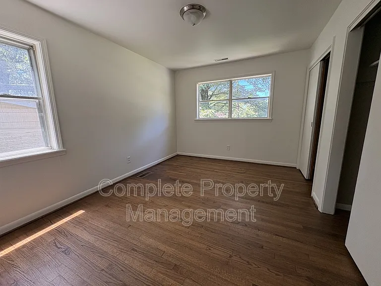1221 Carol Cir — Photo 7