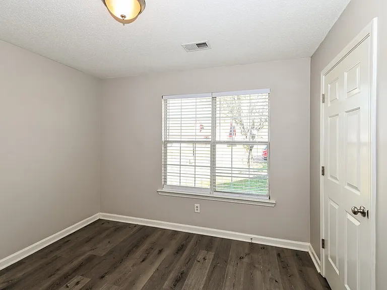 6392 Manchester Dr — Photo 14