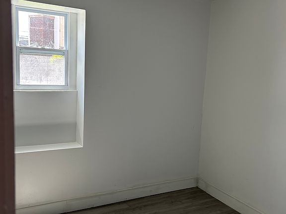 2nd image of 909 North Ave #1