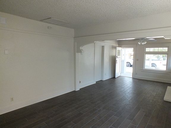 3rd image of 1409 N Glenn Ave