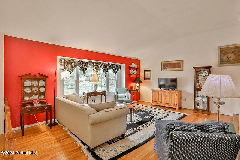 4th image of 34 Patroon Place