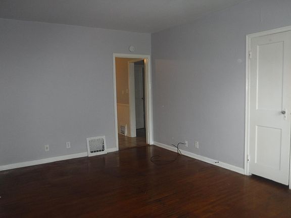 4th image of 701 S Hoosier Ave
