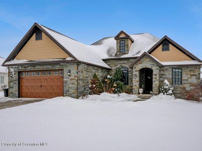 419 Champion Cir, Throop, PA, 18512