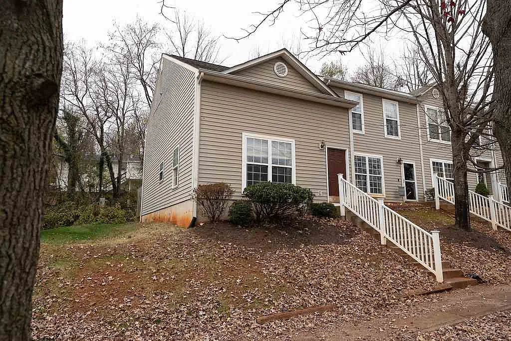112 Hartford Ct photo 1