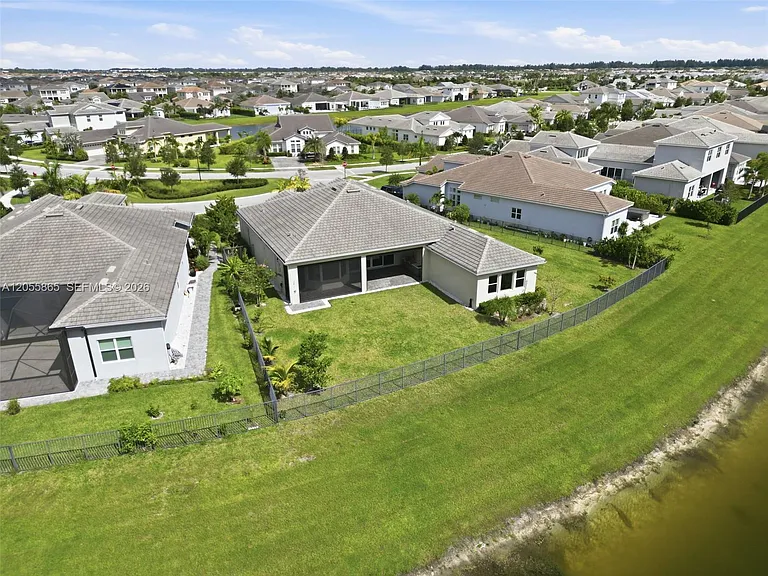 4662 Estates Cir — Photo 11