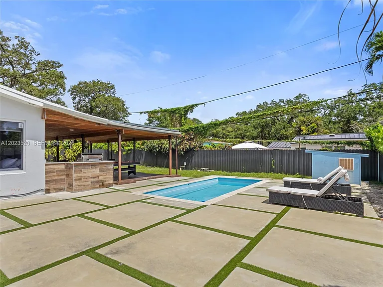 1431 SW 29th St — Photo 27