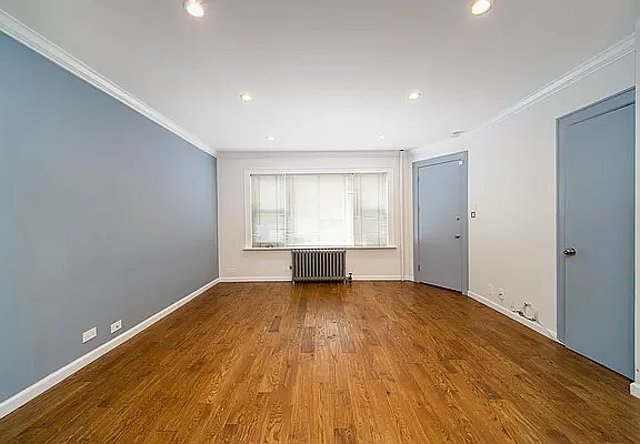 4th image of 2079 33rd St