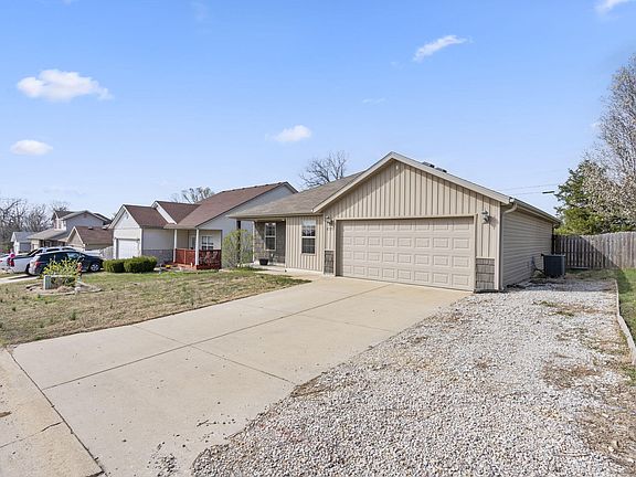 3rd image of 6574 Prairie Circle