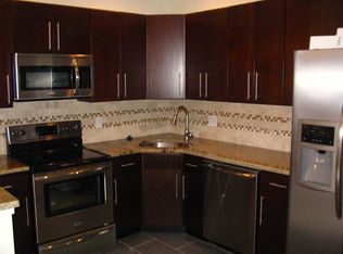 625 S 6th St #A, Philadelphia, PA 19147