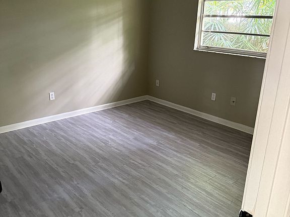 3rd image of 1536 Powder Ave #1536