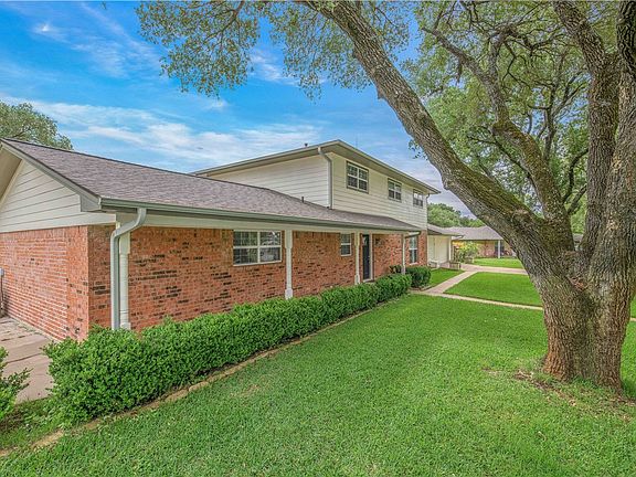 3rd image of 1314 Broadmoor Dr
