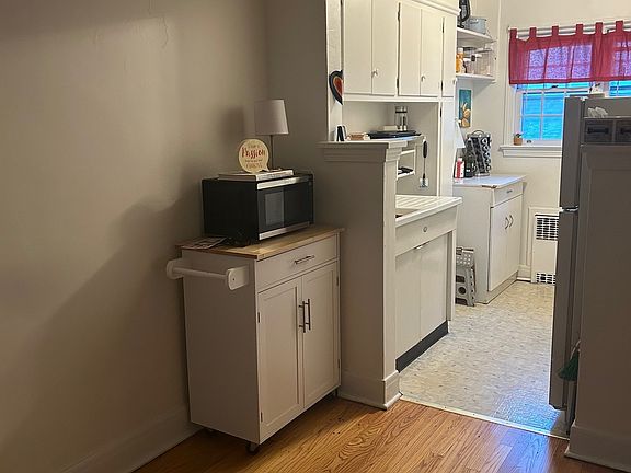 5th image of 594 Western Ave #1