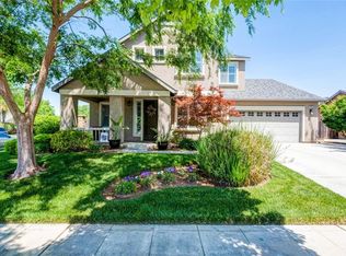 560 E Cambridge Dr, Reedley, CA 93654