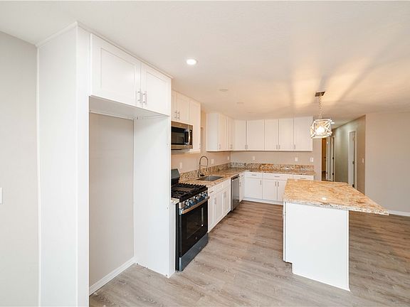 4th image of 886 Citrus Street