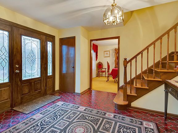 3rd image of 28 Blackmore Ln