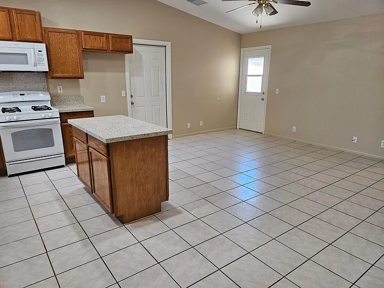 11800 Verbena Dr — Photo 10