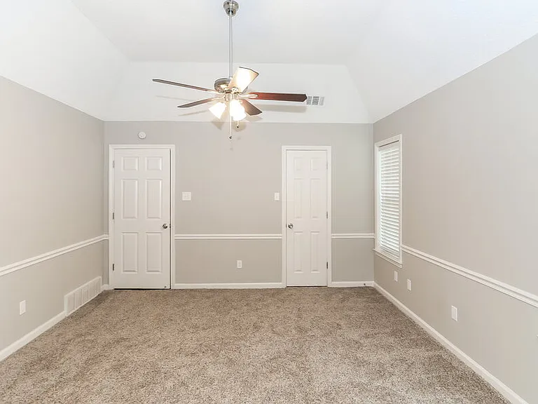 5896 Pipers Green Ln — Photo 9