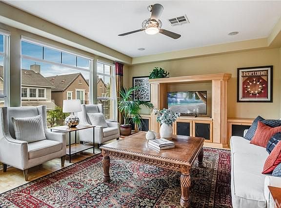 2nd image of 2889 Plaza Del Amo Unit 307