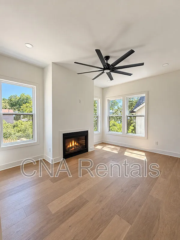 4 bed, 3.0 bath, 2000 sqft, $3,000 — Photo 4