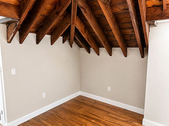 4th image of 418 N Mechanic St #3A
