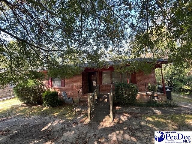 1st image of 210 Wilkes Cir