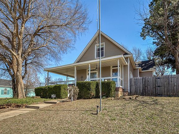 2nd image of 403 S Hoff Ave