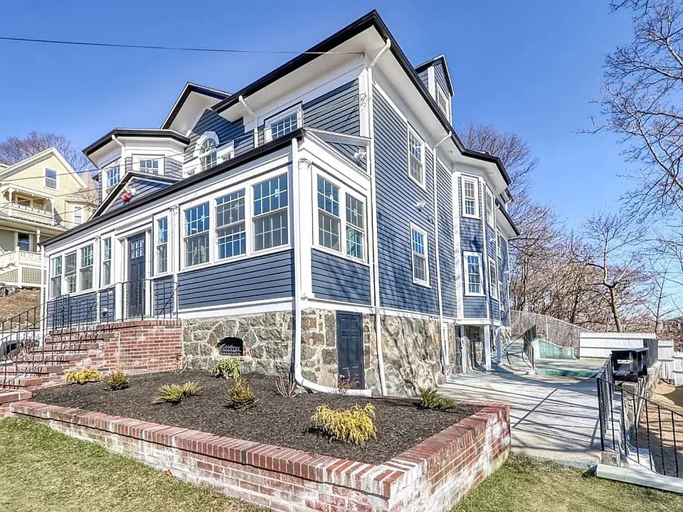 7 Hillside Ave #3
