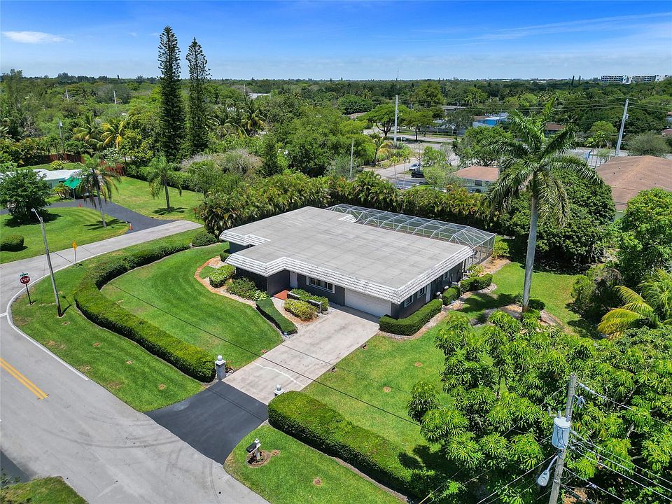 1st image of 4129 SW 1st Court