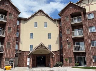 3160 Wildwood Dr #320, Windsor, ON N8R 2K8