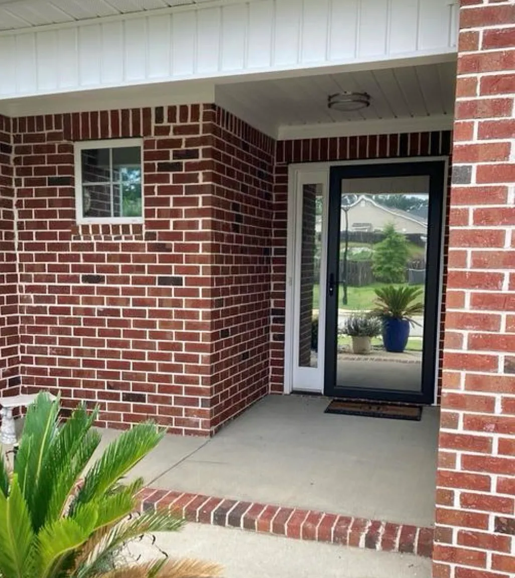 4 bed, 2049 sqft, $2,100 — Photo 2