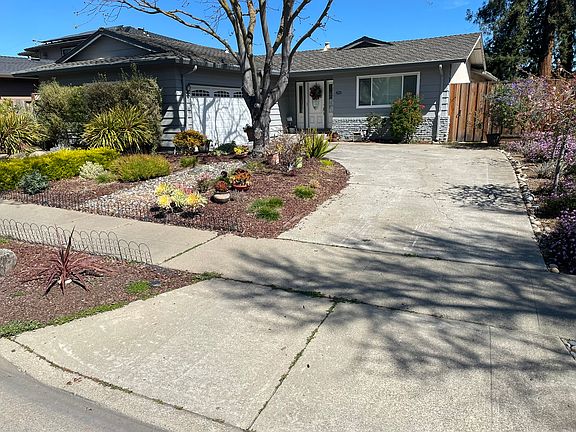 3rd image of 831 Shetland Pl