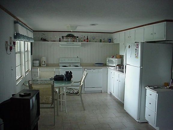 Kitchen / dining