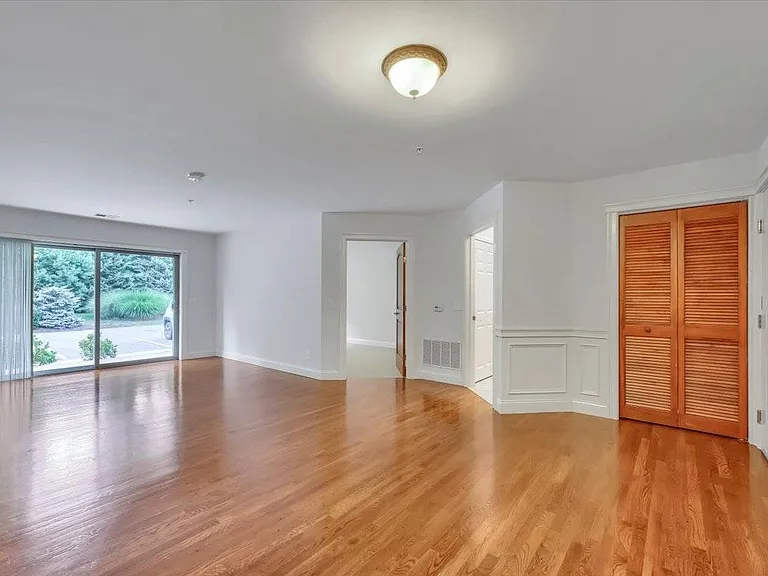 Stewart Woods Apartments — Photo 9