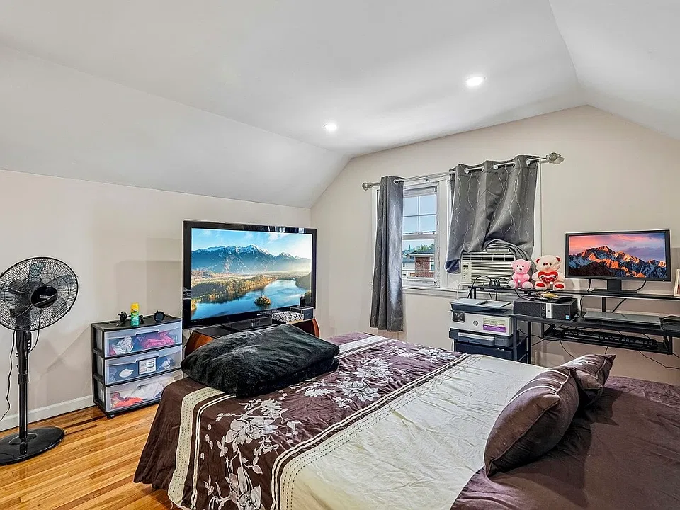 411 Elm St #2