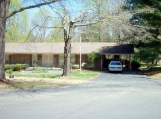 611 Spring St, Walnut Cove, NC 27052