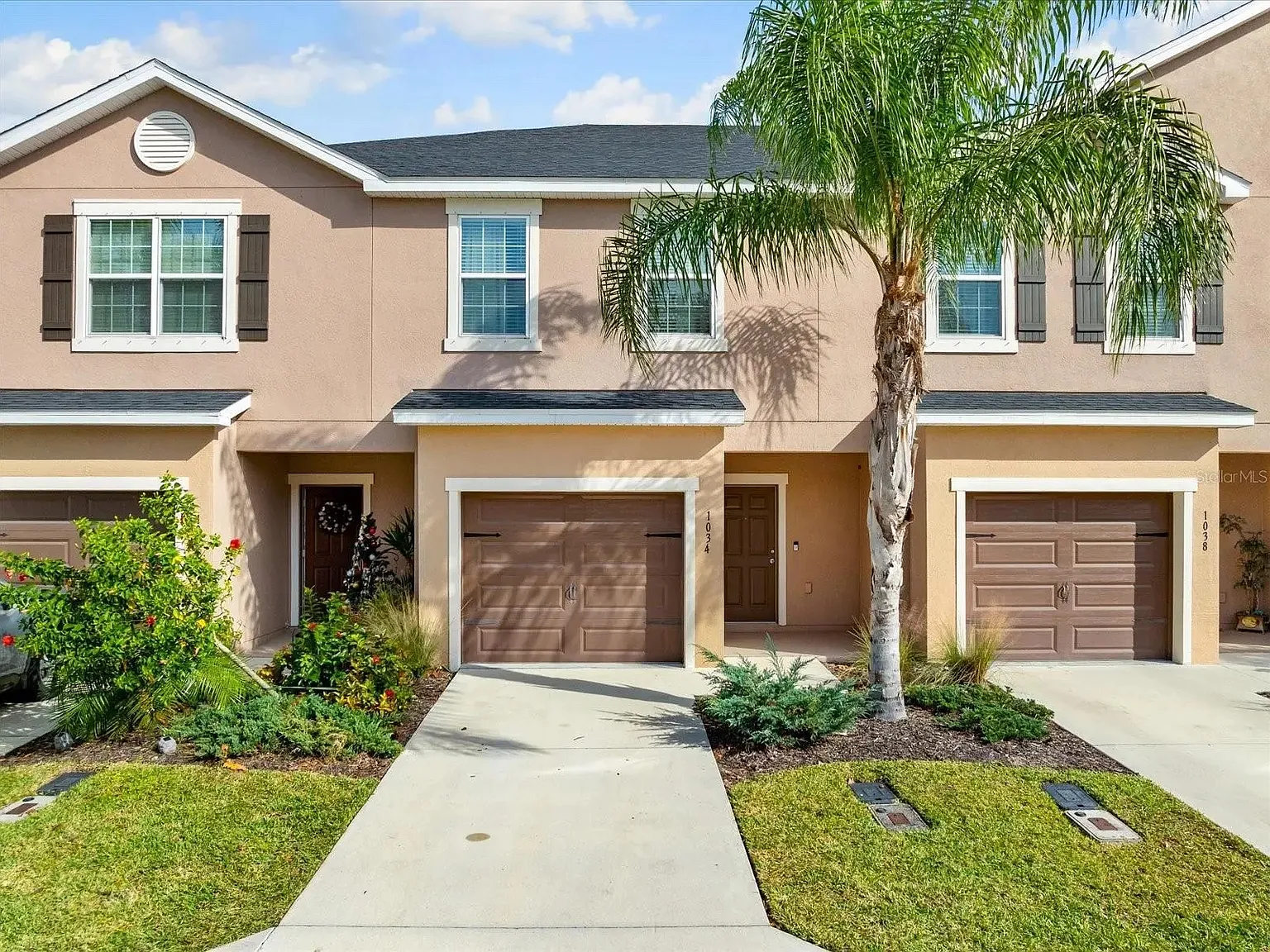 3 bed, 2.5 bath, 1750 sqft, $2,500 — Photo 1