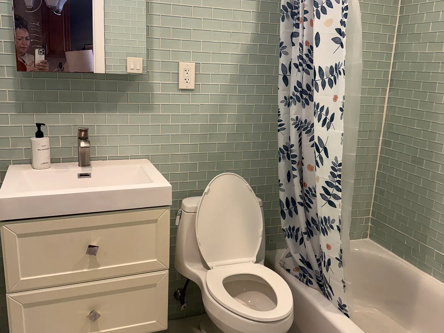 1 bed, 1200 sqft, $1,300 — Photo 4